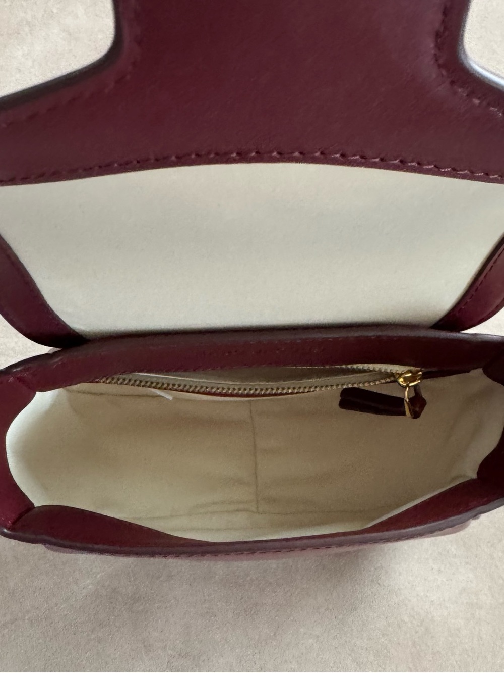 Marc Jacobs The Covered J Marc Saddle Bag in cherry maroon wine red - Picture 8 of 15